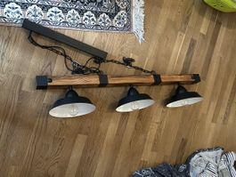 Hängeleuchte im Landhausstil, 3-flammig, Holzoptik. Top!