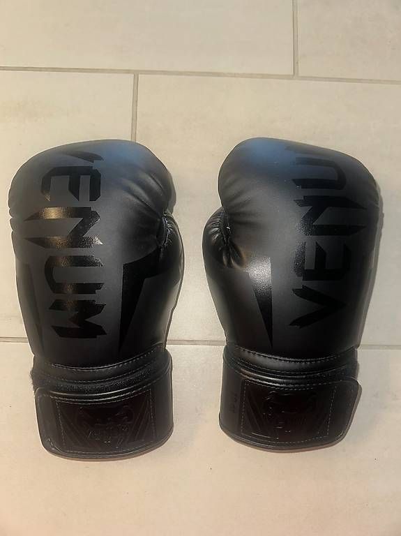 Handschuhe & Handstulpen: Venom Boxhandschuhe  – Gebraucht aus Winterthur von N.Klimsa