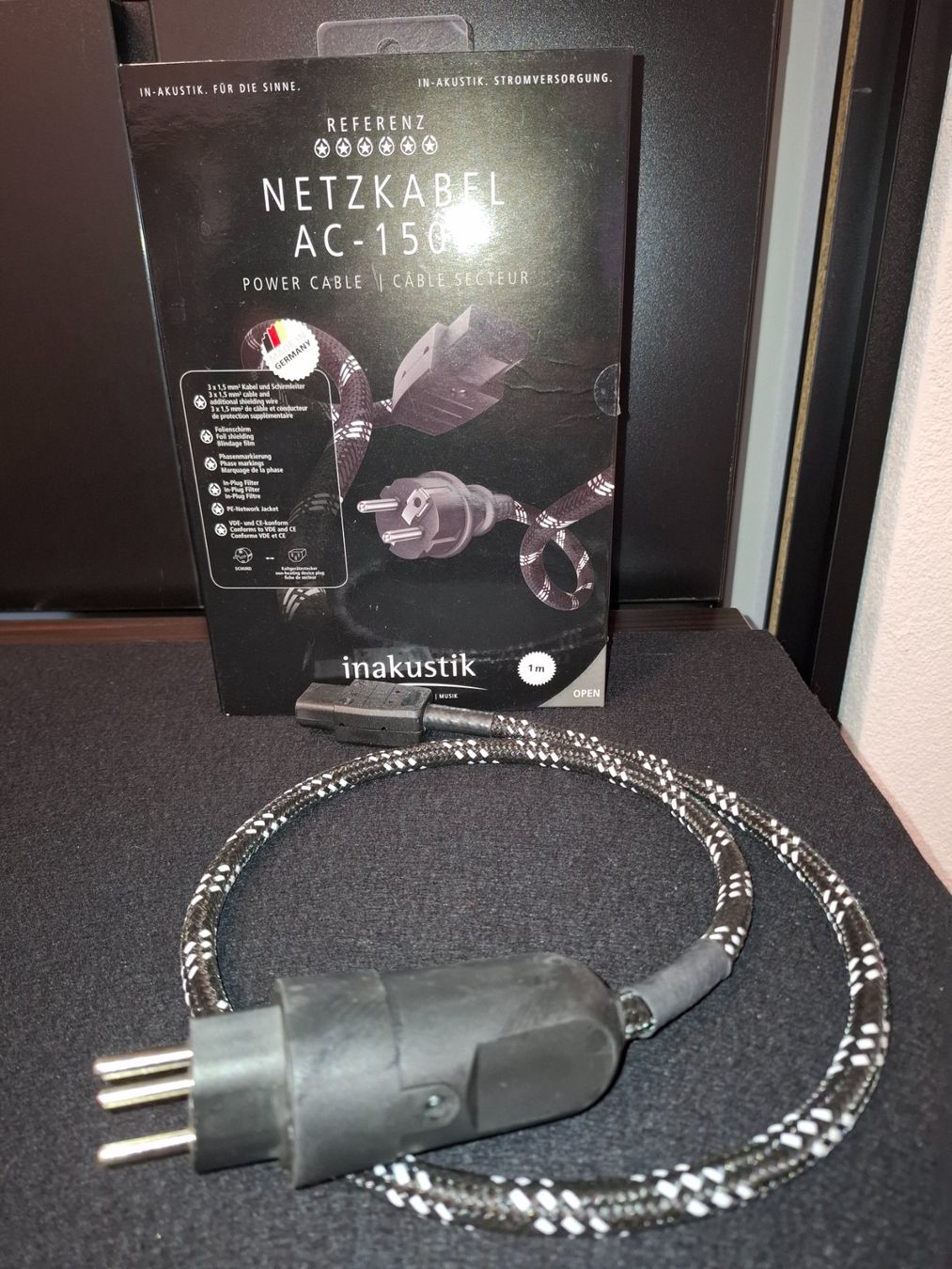 Inakustik Cavi: INAKUSTIK-REFERENZ-NETZKABEL AC -1502 1M – Usato da Kerzers venduto da Hubihifi