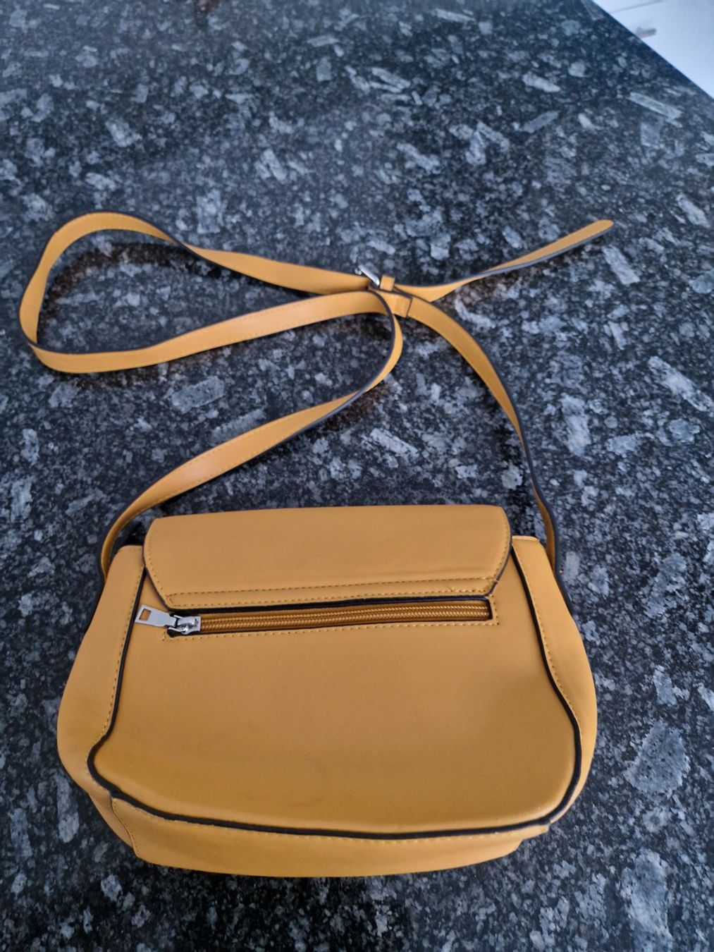 C&A Borse da donna: C&A Damen-Handtasche, Farbe dunkelgelb – Usato da Mezzovico venduto da maemy 2