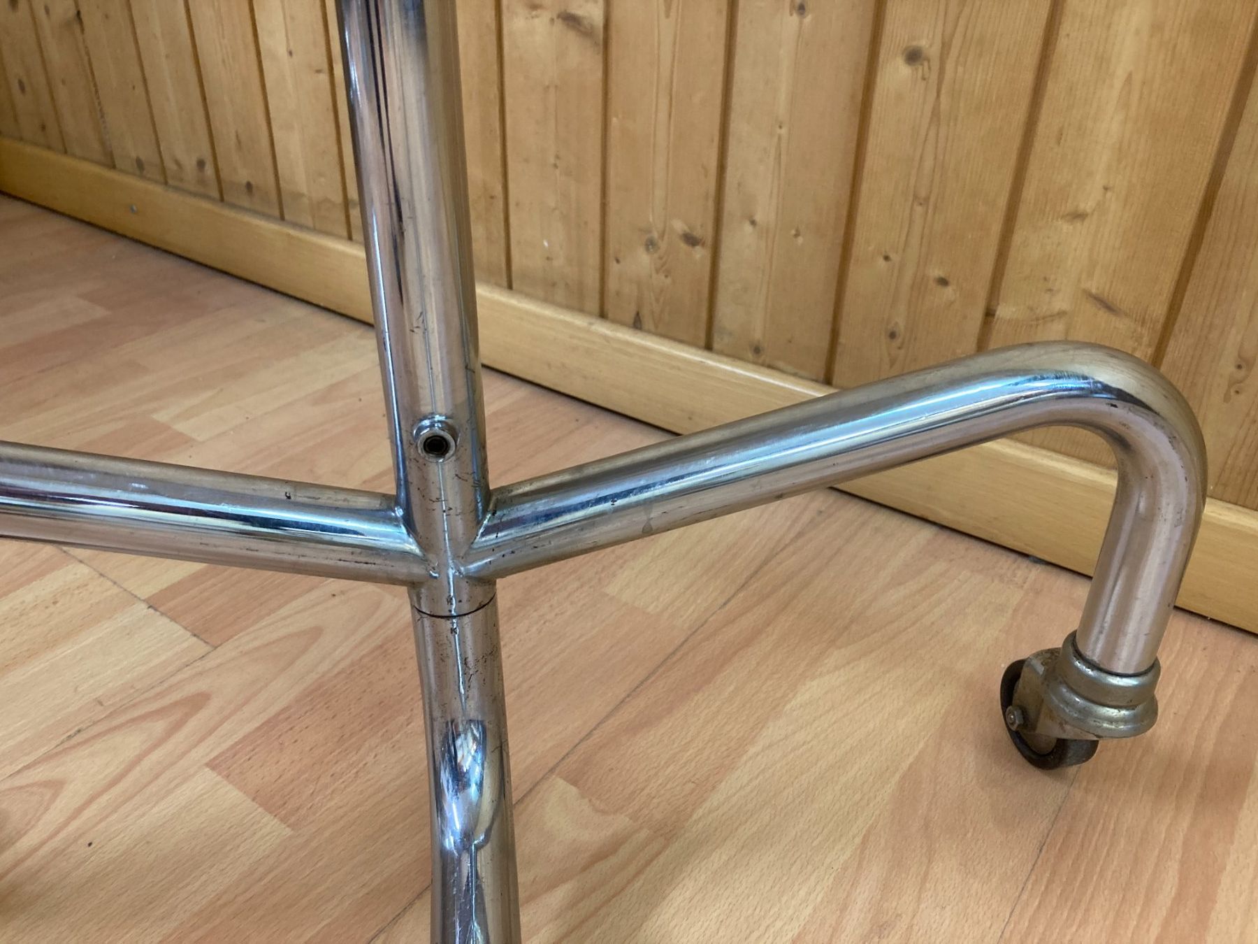 Altro in Decorazioni & Accessori: Kleiderständer auf Rollen, Chromstahl – Usato da Langnau i. E. venduto da flexibus77 3
