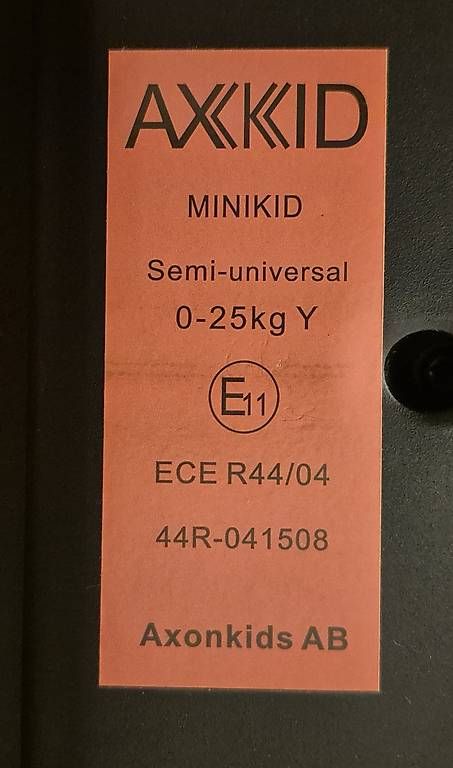 Seggiolini per auto: Preisgekrönter Reborder Axkid Minikid 2 – Usato da Winterthur venduto da nadine_e 3
