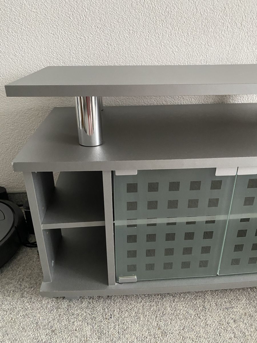 Mobili TV: TV-Möbel mit Glastüren, grau – Usato da Rickenbach Sulz venduto da mir_5z2z 1