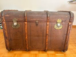 Vintage Reisetruhe aus Holz & Metall