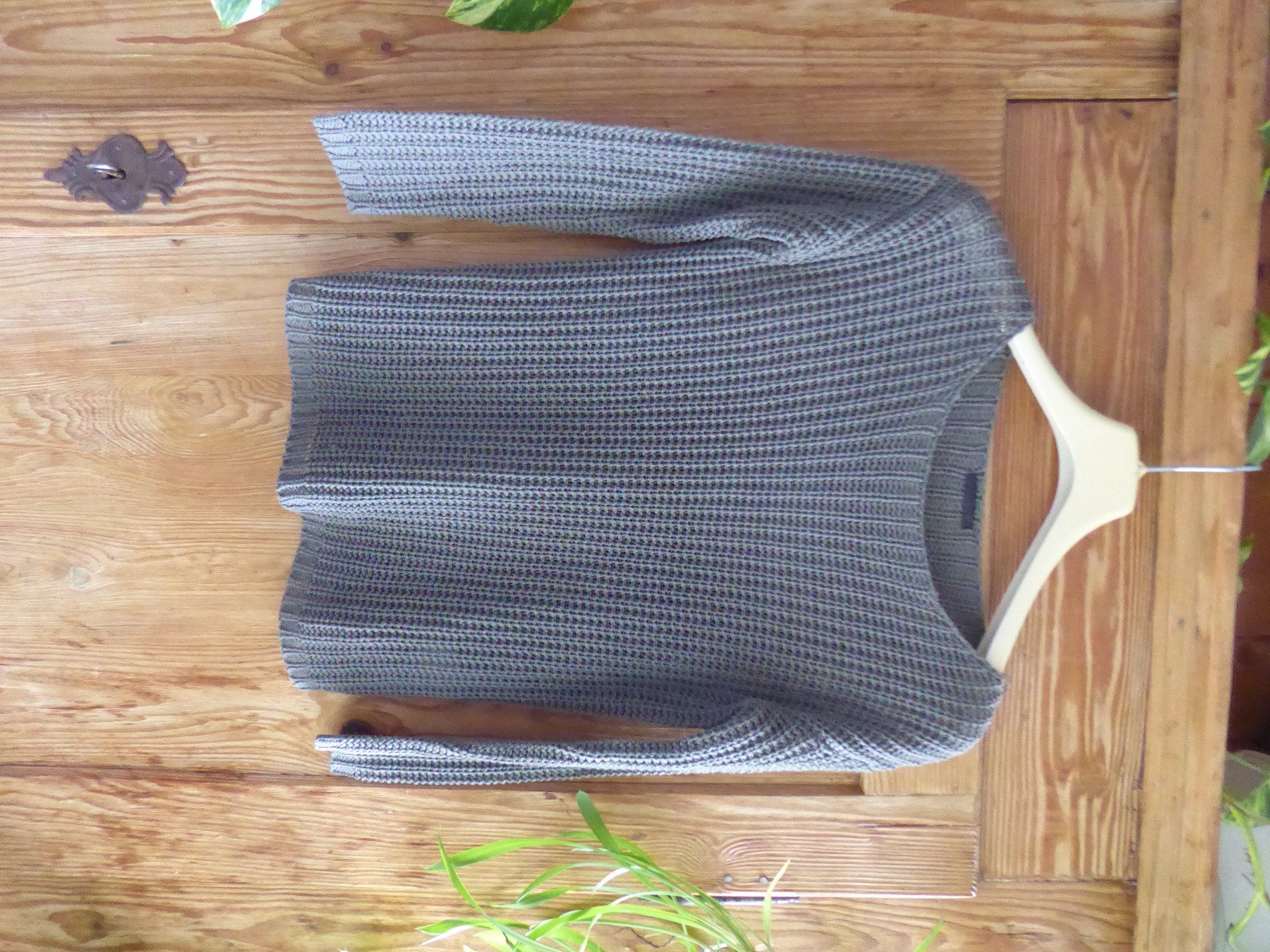 Pulls & Sweat-shirts: Oliv farbener Pullover Gr S Chicoree – D'occasion à Sargans par Benziner 1