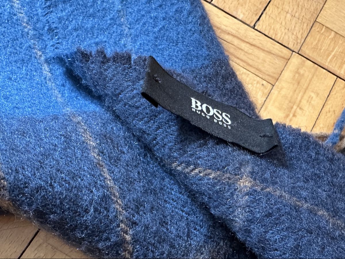Hugo Boss Foulard & Sciarpe: Hugo Boss Schal – Usato da Zürich venduto da Paleardi 2