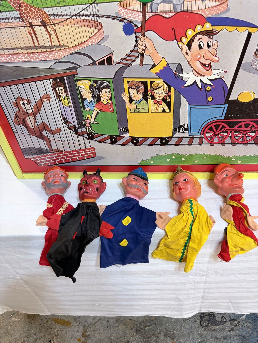 Giocattoli: Puppentheater mit Figuren, bespielt – Usato da Sevelen venduto da Tschitschi 5