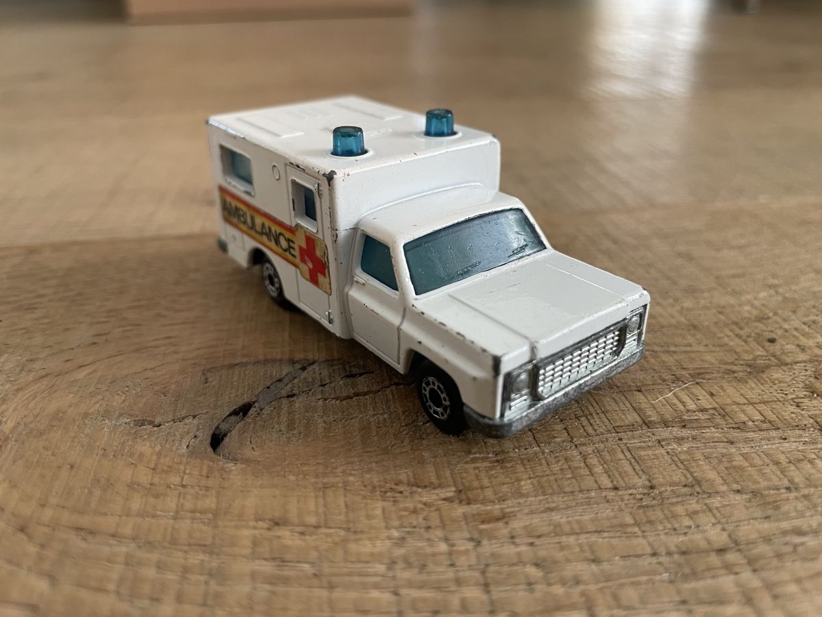 Matchbox Modellini d'auto: Matchbox Superfast Ambulance 1977 – Usato da Frauenfeld venduto da Challenger77 2