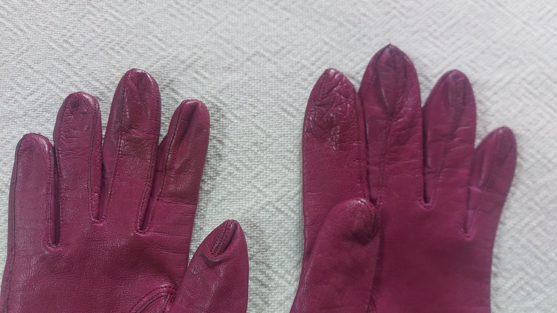 Guanti & manicotti: Elegante, dunkelviolette Damenhandschuhe – Usato da Winterthur venduto da ugahugah 2