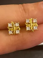 Clous d’oreilles bicolores et petits zircons