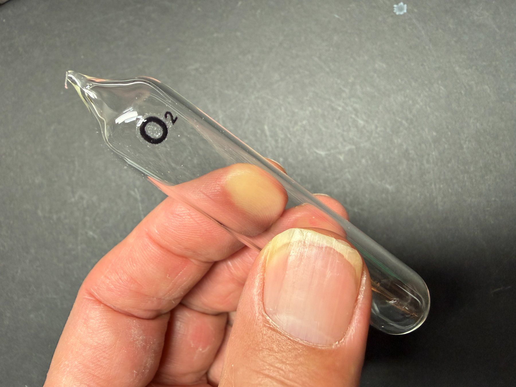 Tutte le macchine: Sauerstoff in Glasampulle 12 cm – Usato da Lützelflüh-Goldb venduto da Elementis
