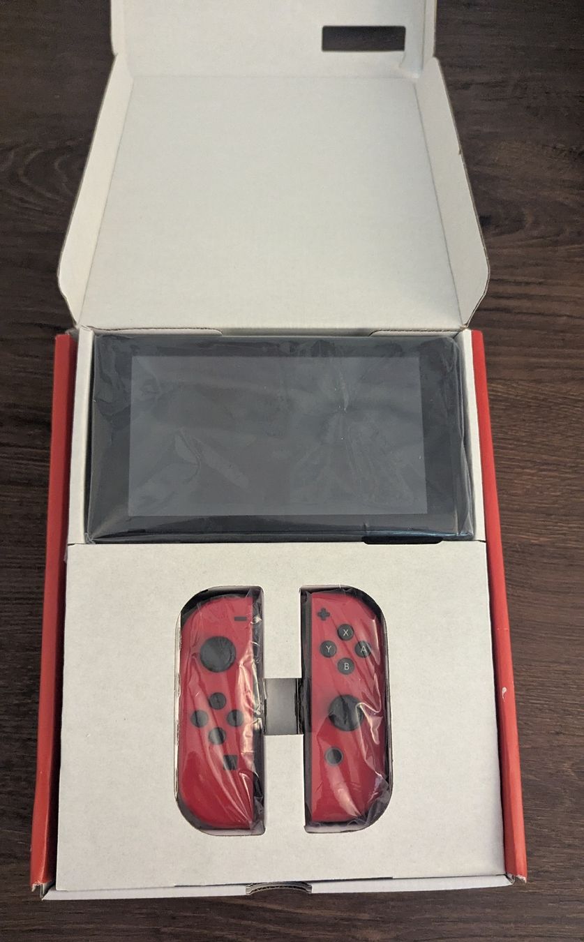 Nintendo Console: Nintendo Switch Mario Edition, wie neu + Case – Usato da Zürich venduto da sim_r6fm 1