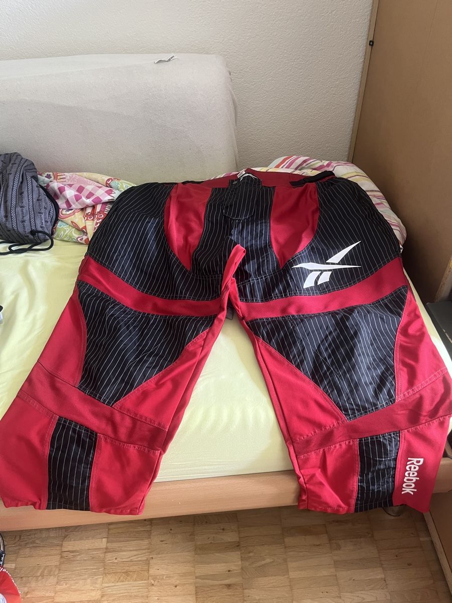 Reebok Pantaloni: Hockey-Hose – Usato da Thun venduto da sabineforster