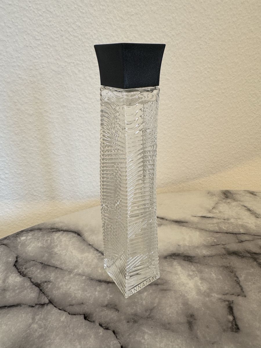 Profumi & Eau de Toilette: Annayake pour elle 100 ml fast voll – Usato da Zürich venduto da iasminee
