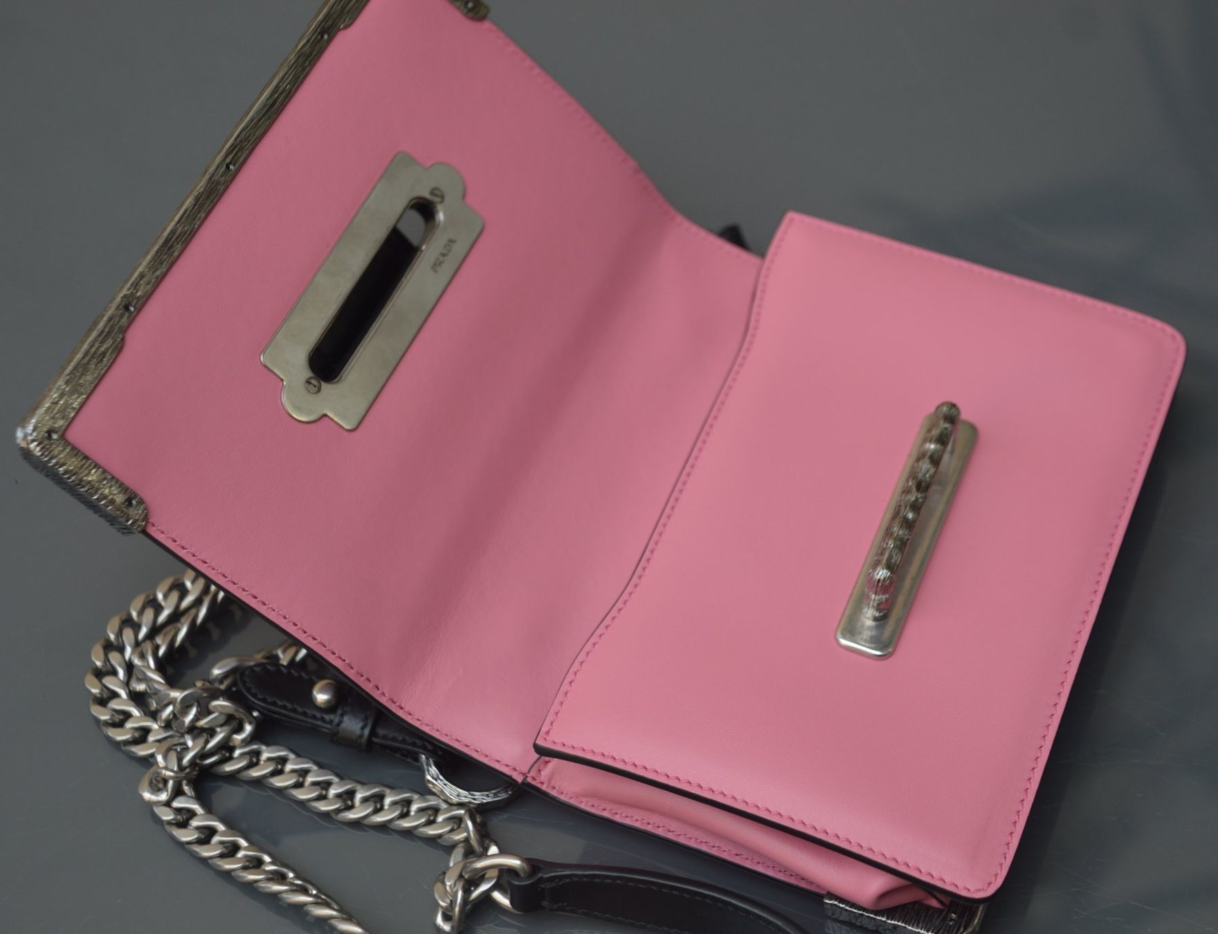Prada Taschen für Damen: Prada Caskier Crystal Tasche / sac – Gebraucht aus Collonges von Auganien 6