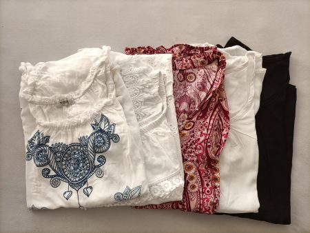 Kleiderpaket mit 5 Blusen in Grösse S, NEU!