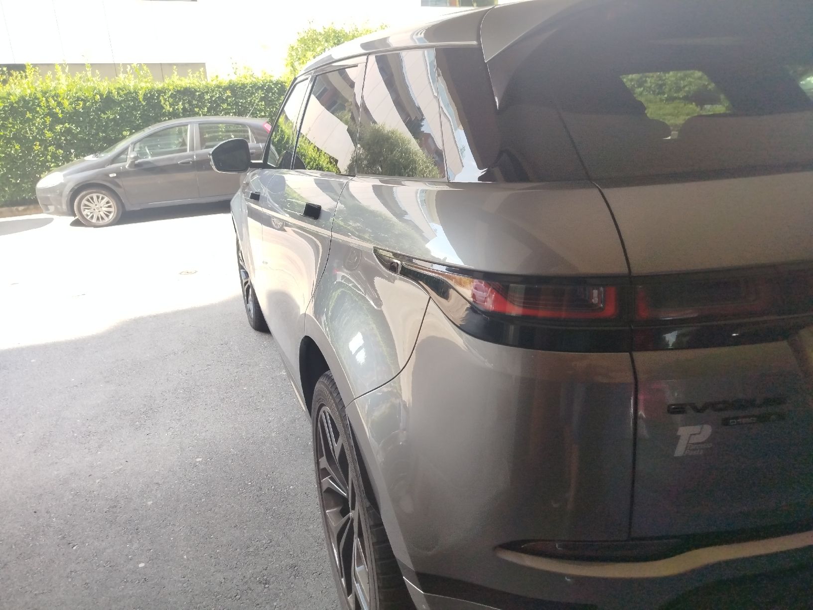 Land Rover Autos: Range Rover Evoque SUV grigio anno 2021 – D'occasion à Paradiso par sal_j7qr 3