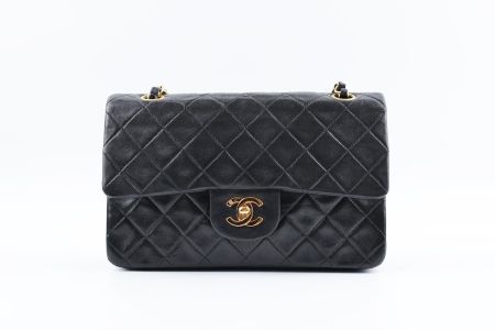 Schwarze Vintage Chanel Classic Double Flap Tasche (No.100)