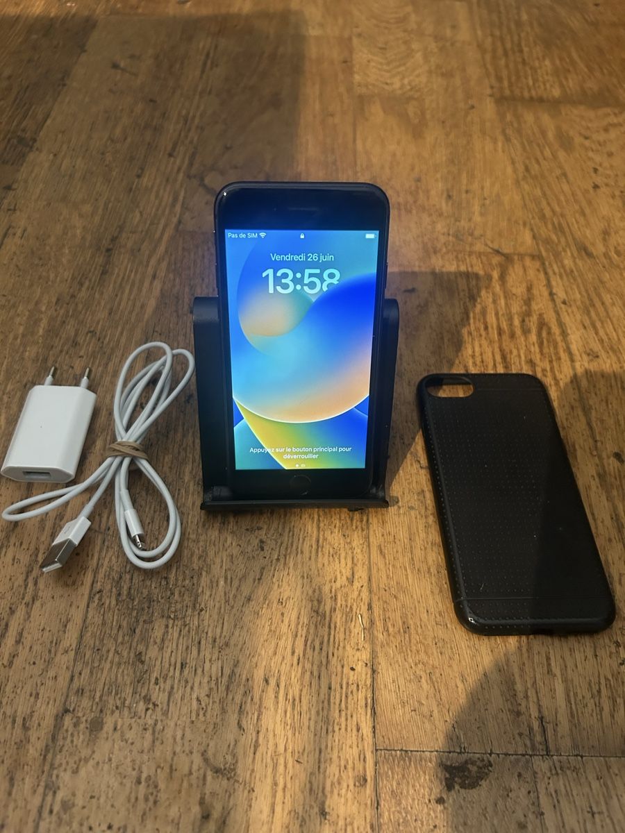 Apple Handys / Smartphones: iPhone 8, 256GB, Black, Batterie à 93%.  – Neu (gemäss Beschreibung) aus Biel/Bienne von Djemel-Boughrassa