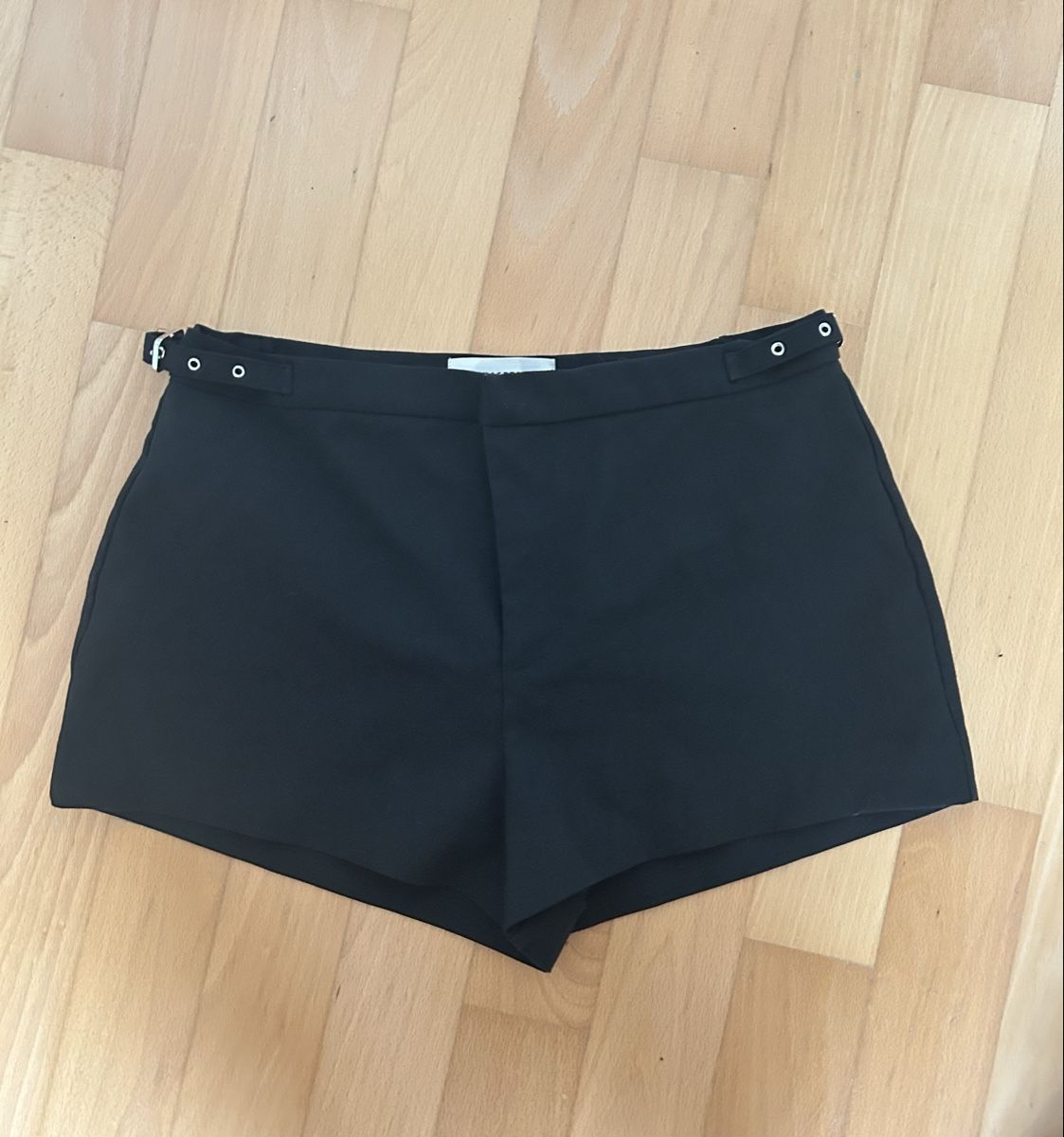 Pull&Bear Pantaloni: Schwarze Shorts mit Gürtel – Nuovo (secondo la descrizione) da Aesch BL venduto da noe_xz5r