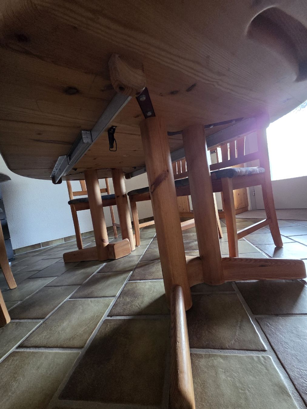 Tables: Holz-Esstisch mit 6 Stühlen – D'occasion à Klingnau par Groofty69 3