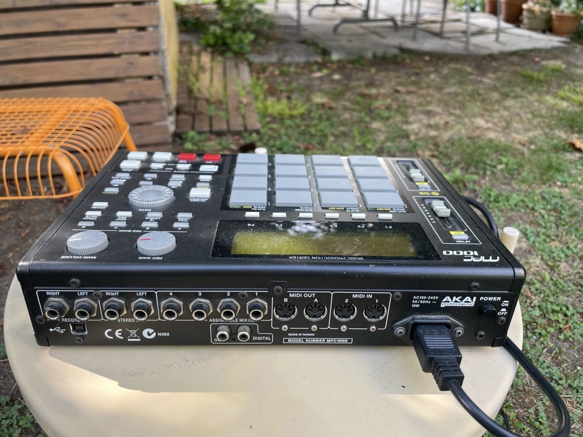 Akai Instruments de musique: MPC1000 – D'occasion à Zürich par dim_pm2h 1