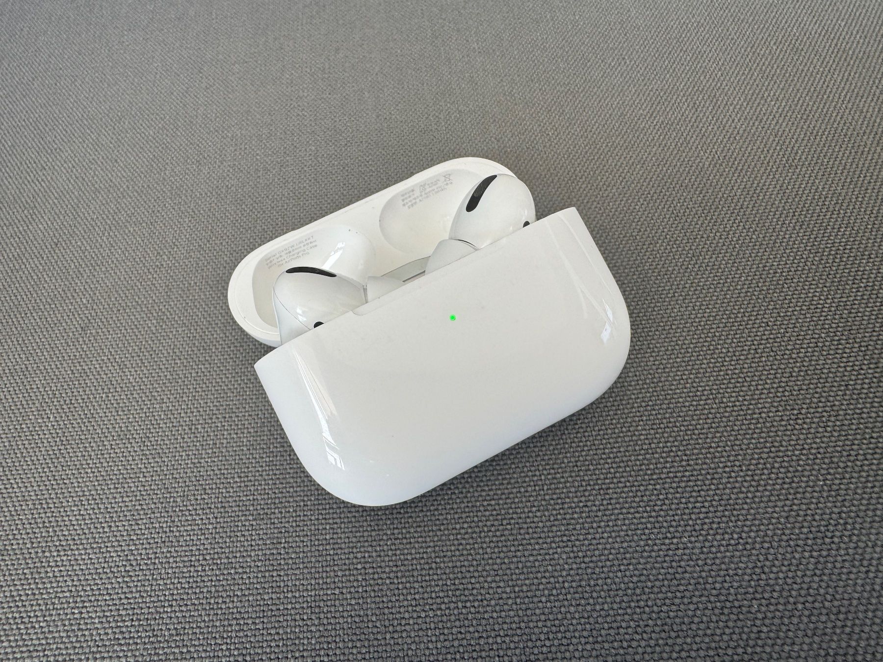Apple Cuffie: Apple AirPods Pro – Usato da Lausanne venduto da Denis-