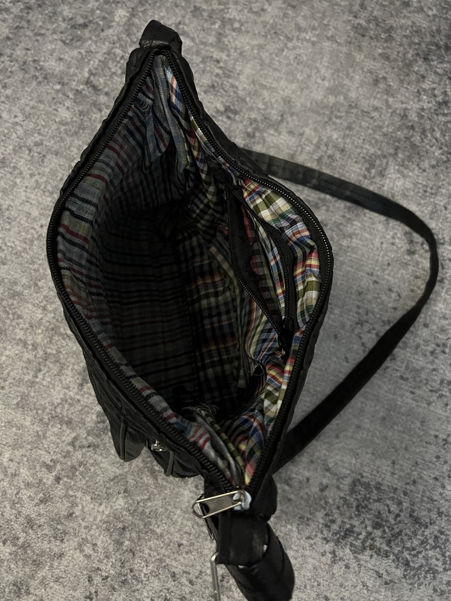 Borse da donna: Schwarze Schultertasche Kunstleder geräumig – Usato da Siebnen venduto da toshi123 3