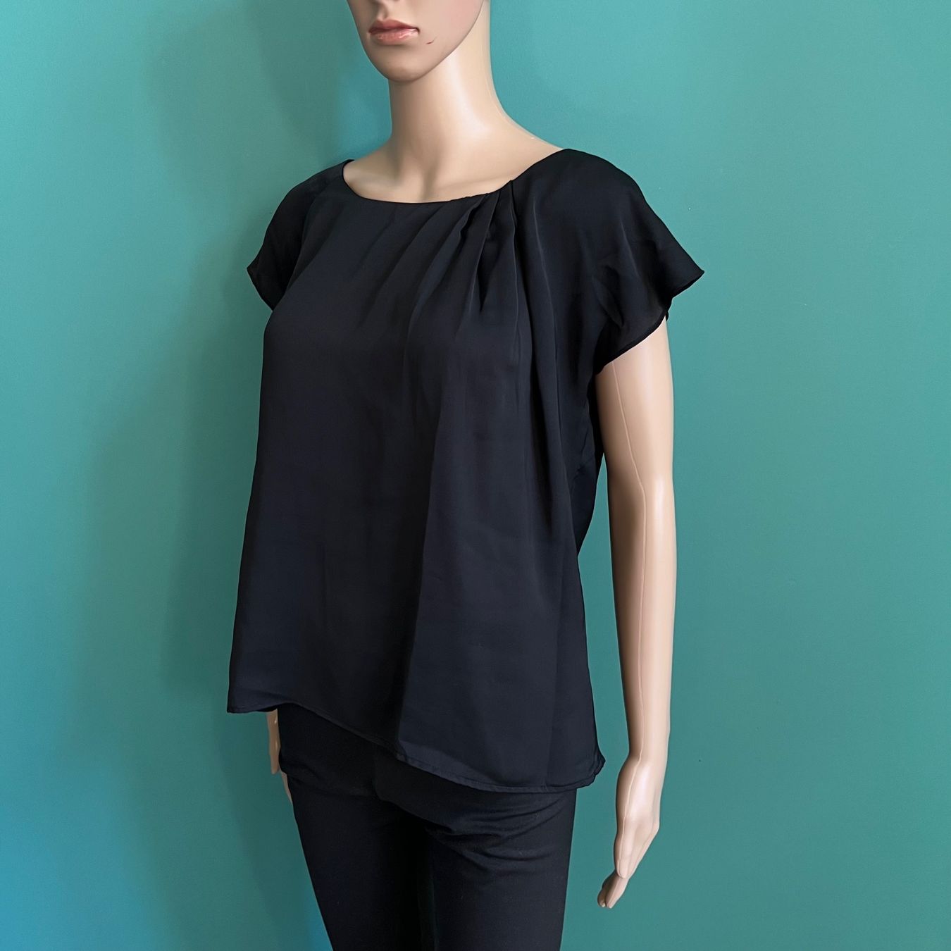 Zara T-shirt: ZARA T-Shirt 🖤 – Usato da Zürich venduto da ClosetQueen 1