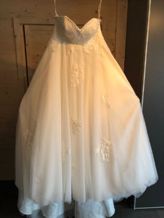 Sehr schönes Hochzeitskleid mit Schleier