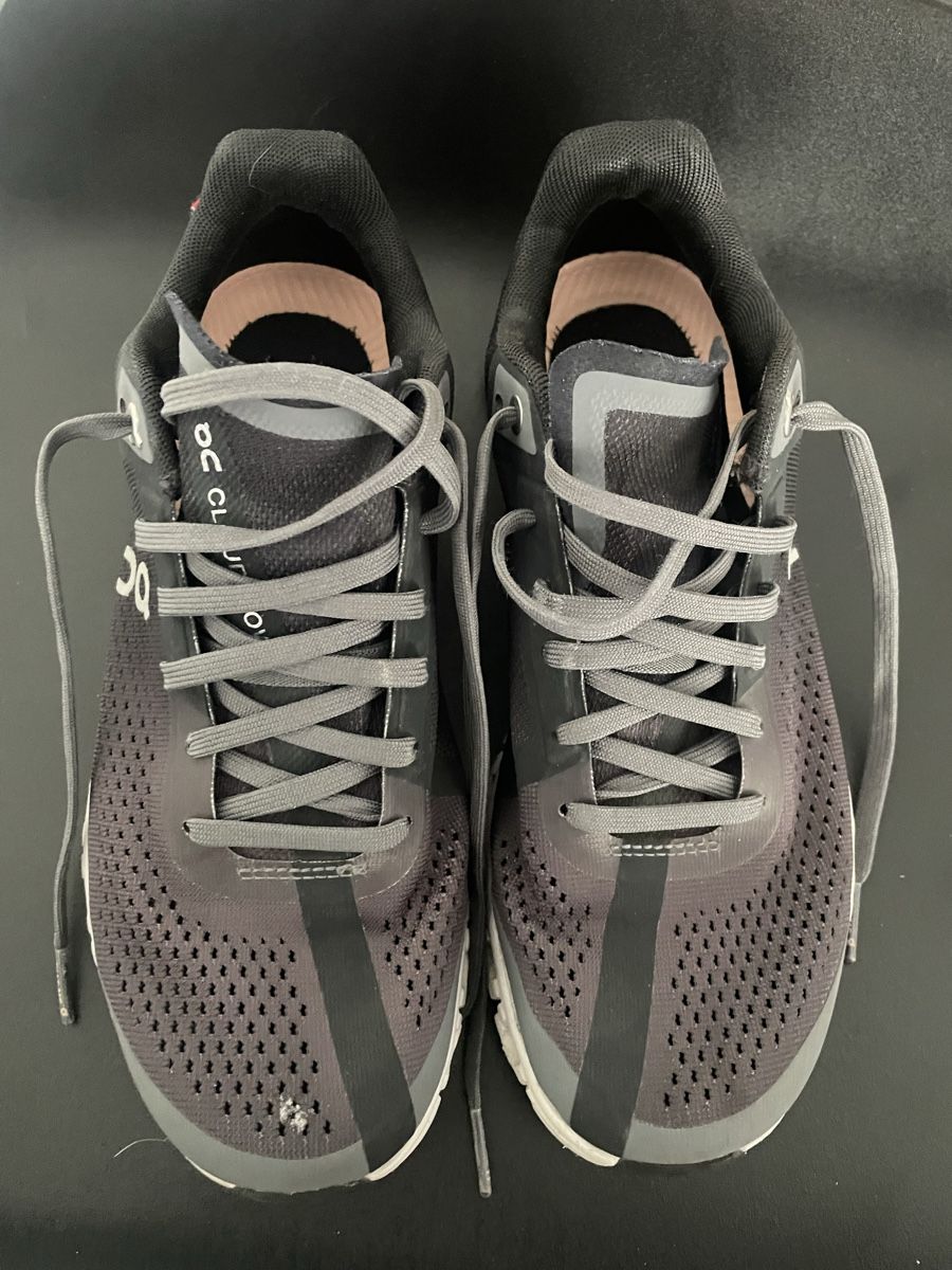 On Chaussures femmes: OnCloud On Cloud Running Shoes 37,5 – D'occasion à Unterägeri par Rogucha
