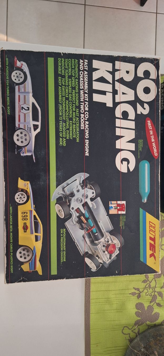 Modellismo RC: Hi tek Autos+ 2 Motoren. Neu! – Nuovo (secondo la descrizione) da Sarmenstorf venduto da pab_x5yz