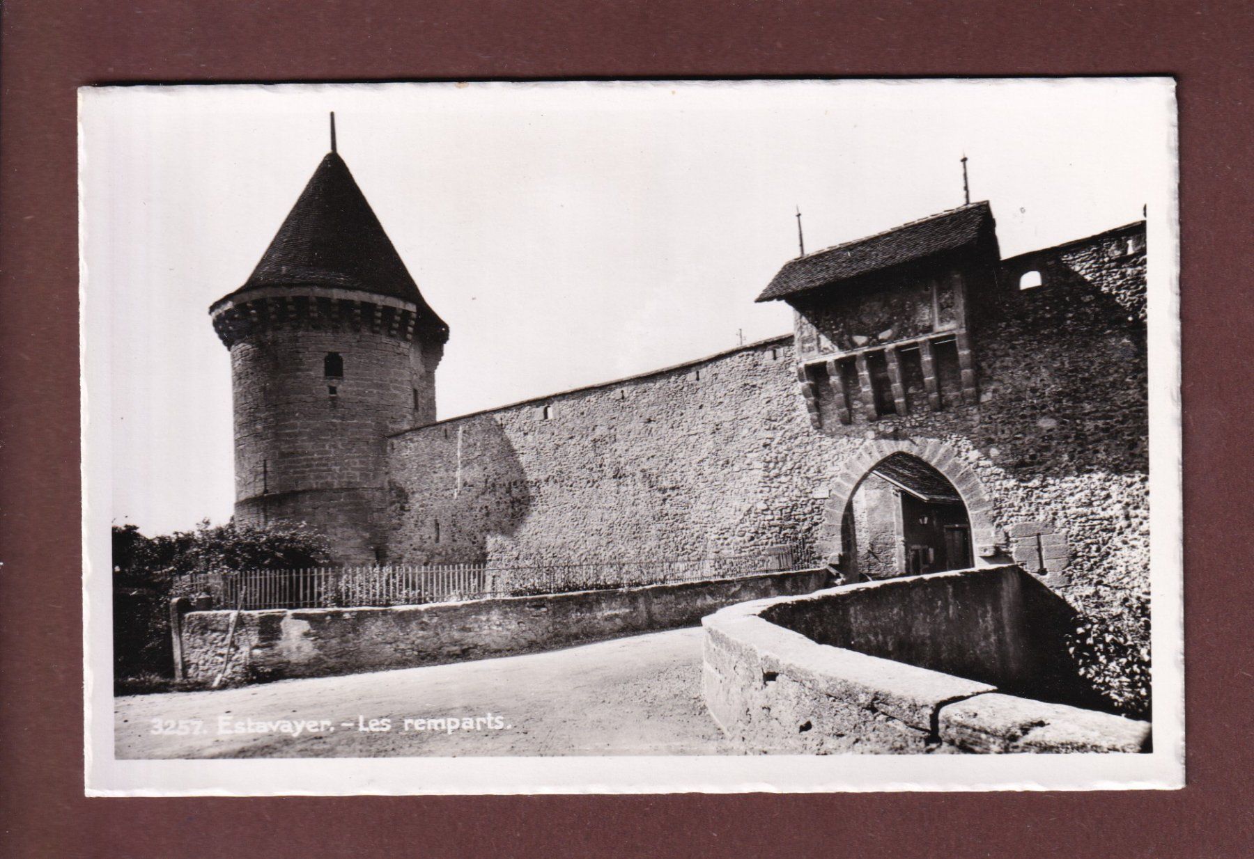 Ansichtskarten: ESTAVAYER - Les Remparts – Gebraucht aus Pully von nicecards-shop