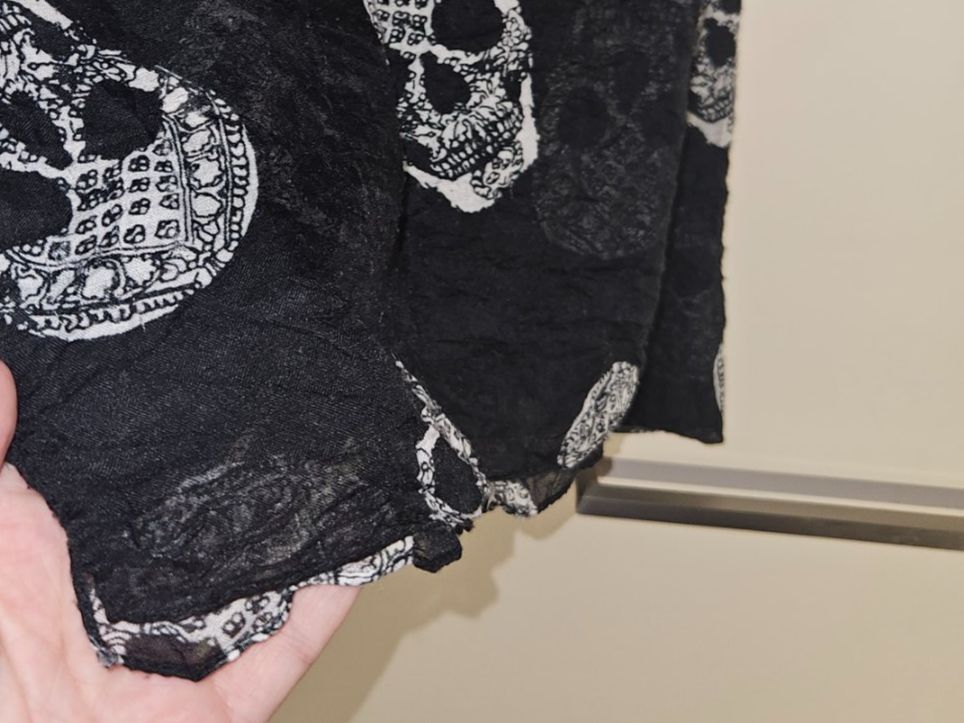Foulard & Sciarpe: Foulard schwarz mit Totenköpfen – Usato da Luzern venduto da Lucan_Valerius 2
