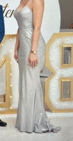 Wunderschöne Abendkleid maßgeschneidert mit viel Glitzer