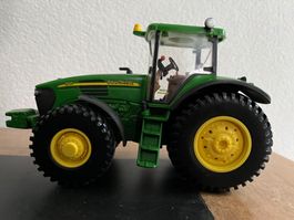 John Deere 7920