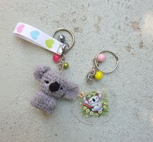 Set 2 Schlüsselanhänger mit  Koala  Bär Amigurumi und Acryl