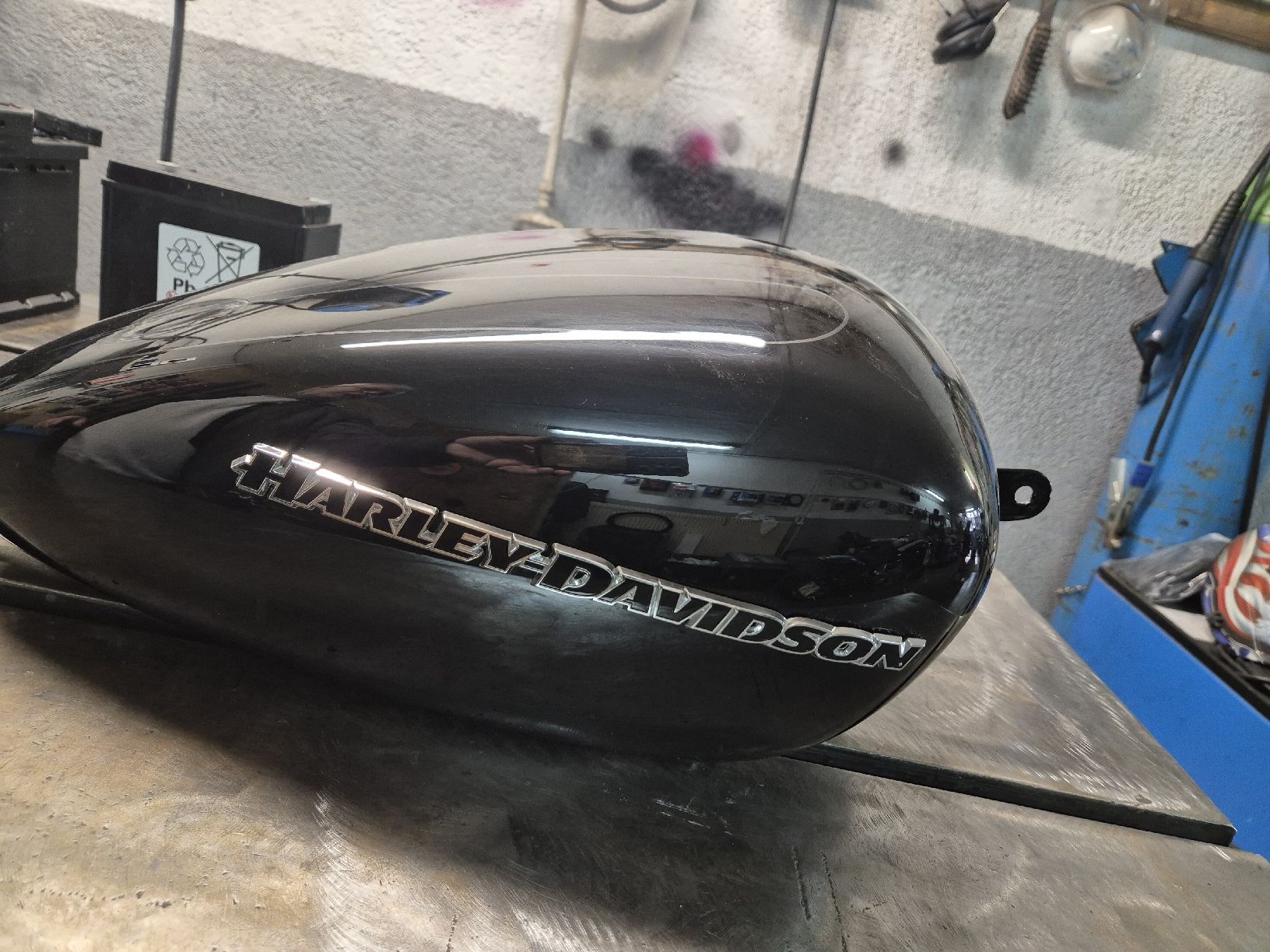 Harley-Davidson Tutti i ricambio per moto: Réservoir Harley-Davidson Sportster – Difettoso da Le Locle venduto da CHEGUA 2