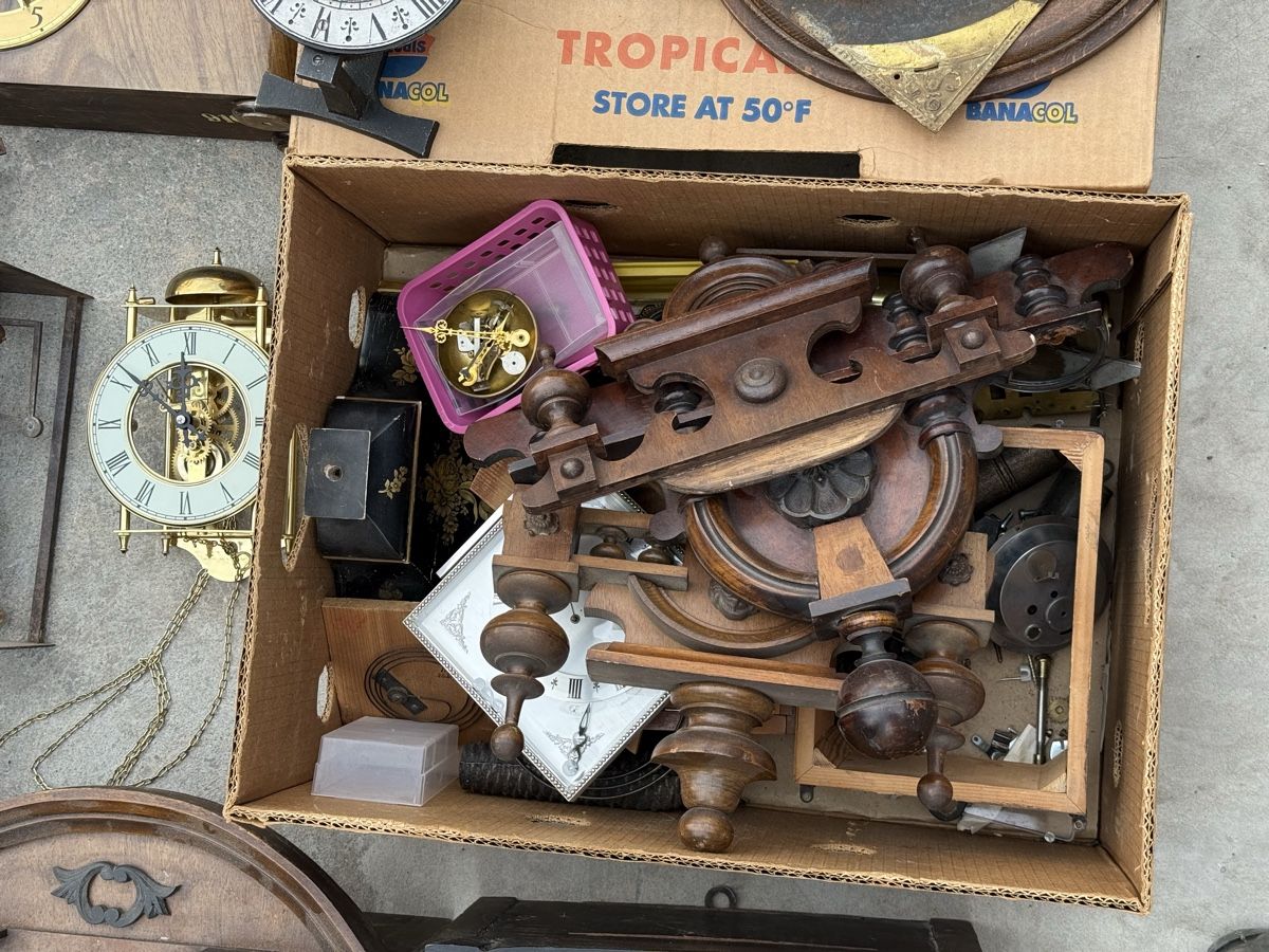 Stand- & Wanduhren: Lot d’anciennes horloges  – Defekt aus Sierre von OCNL 1