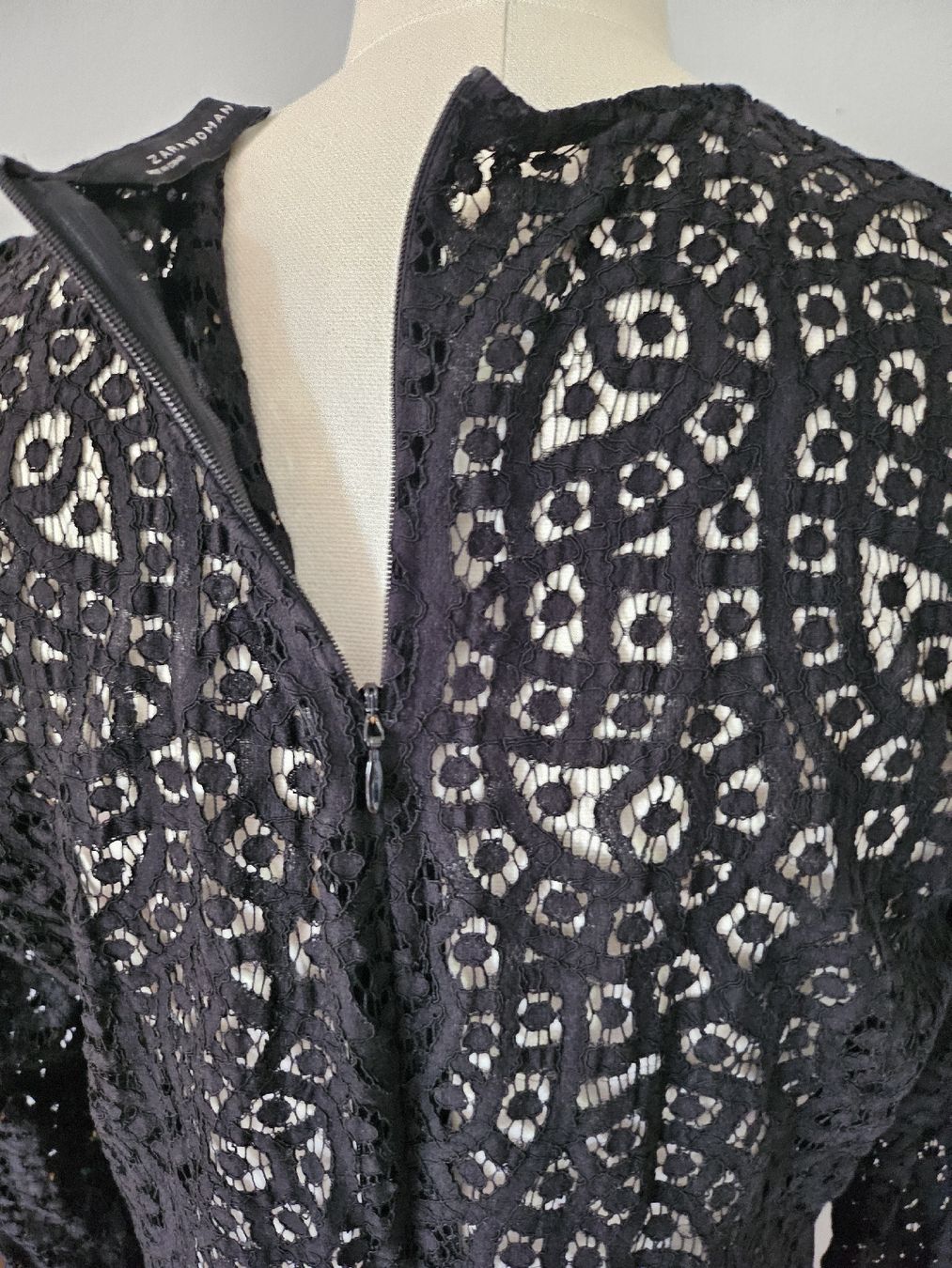 Zara Kleider: Schwarzes Spitzenkleid von Zara, Gr. M – Gebraucht aus Bülach von ane_yn2b 5