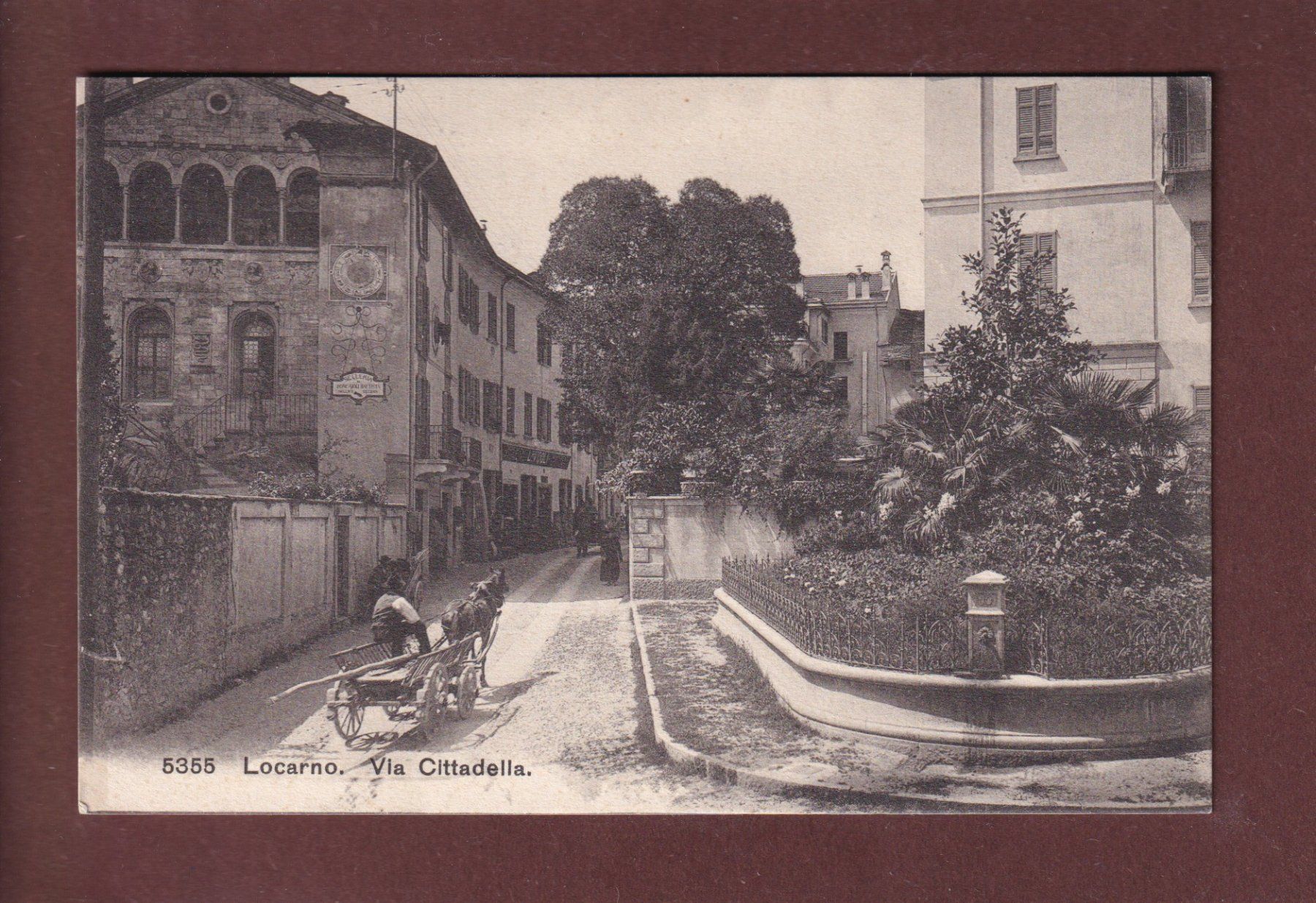 Cartoline postali: LOCARNO - Via Cittadella - Attelage – Usato da Pully venduto da nicecards