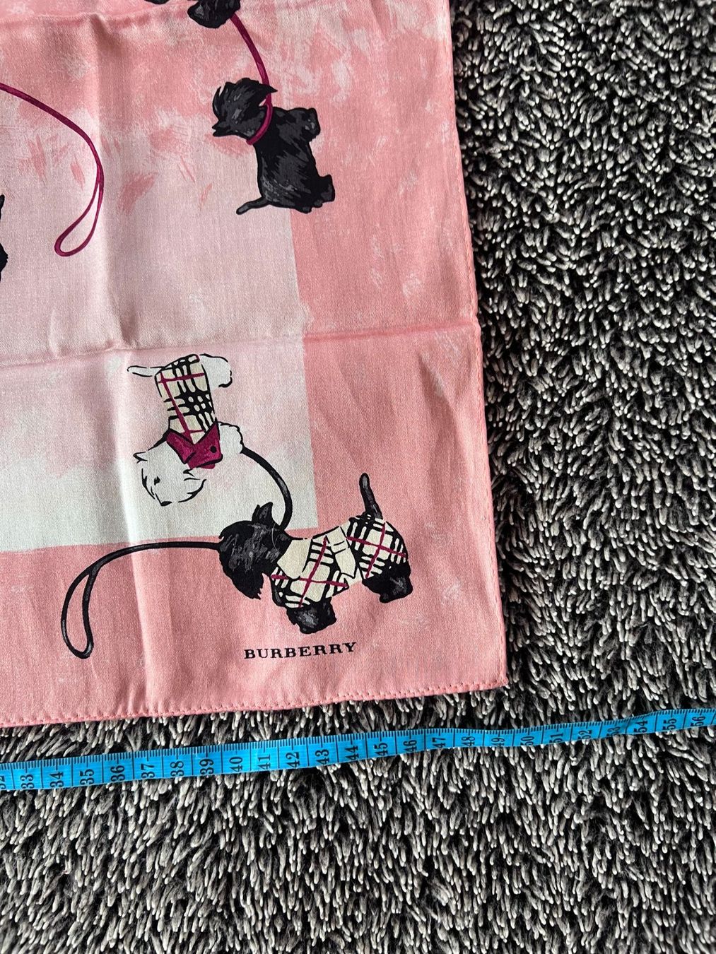 Burberry Foulard & Sciarpe: Burberry Baumwolltuch 49x49 cm rosa – Nuovo (secondo la descrizione) da Winterthur venduto da Dejv 2