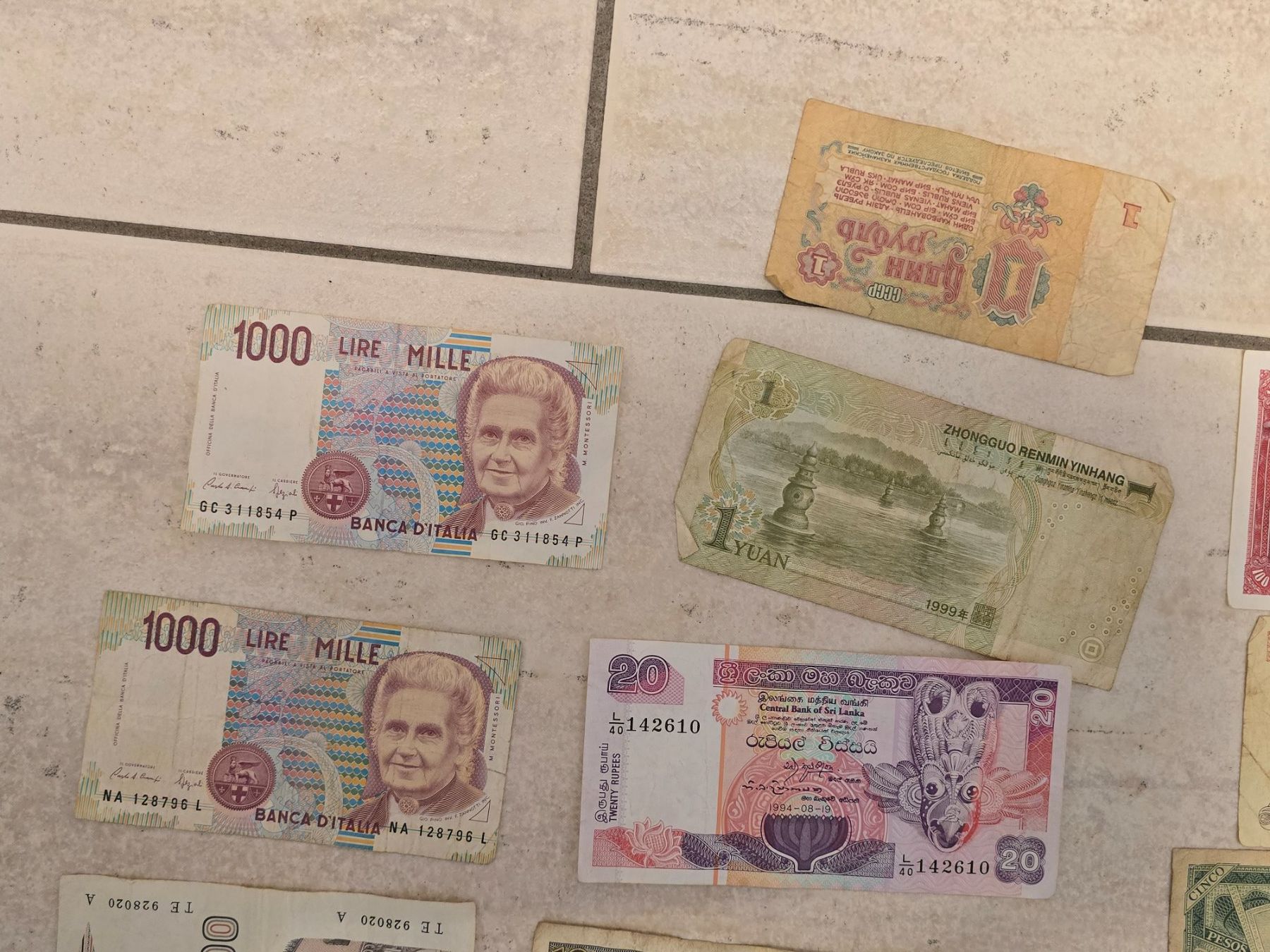 Banconote: Lot de 19 billets de monnaies – Usato da Tramelan venduto da Nirdan 6