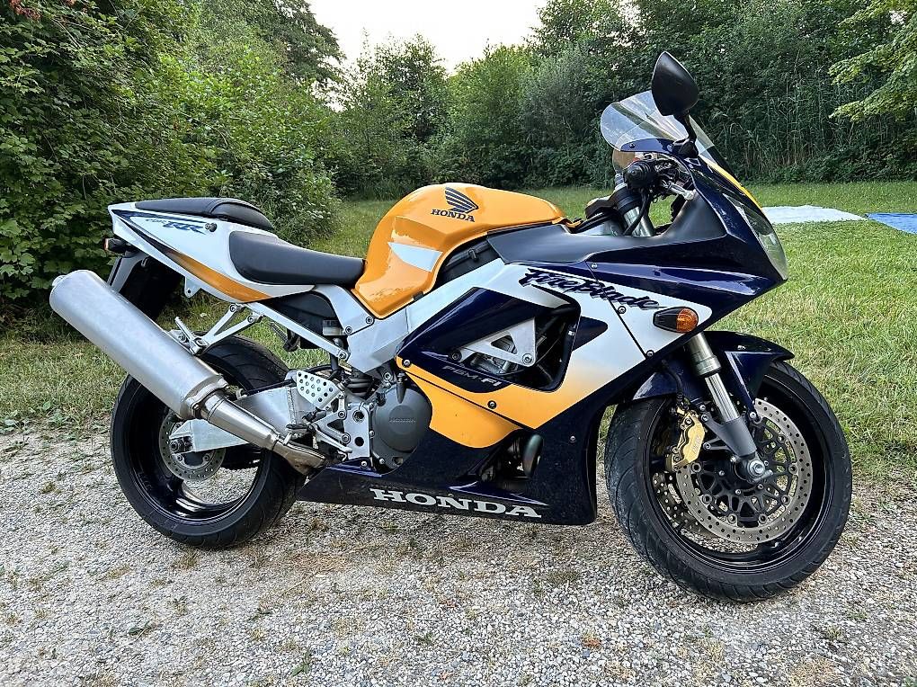 Strada: CBR900RR Fireblade – Usato da Bevaix venduto da fre_m7wc