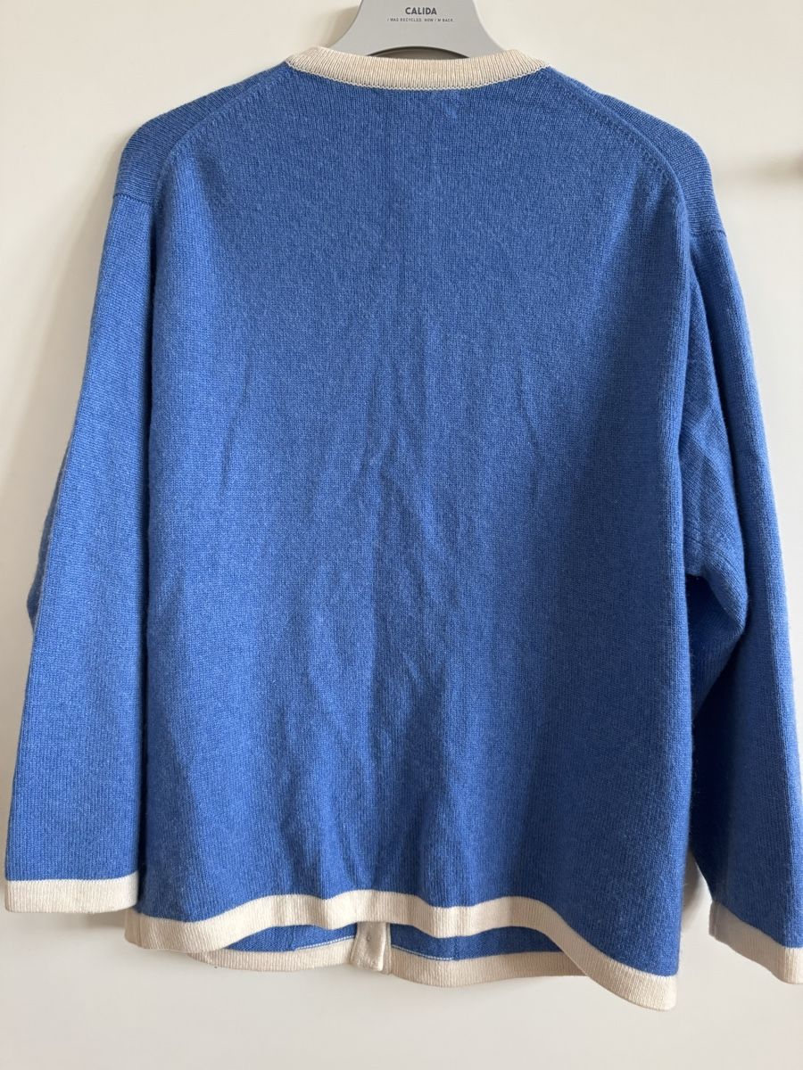 Gilets & Westen: Cardigan John Laing cachemire bleu Lamm-St. Moritz – Gebraucht aus Morges von sandy069 1