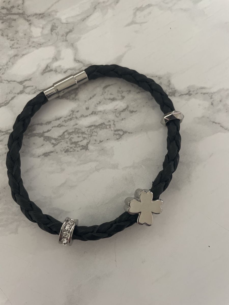 Bracciali & Braccialetti: Bracelet Fossil noir avec trèfle – Usato da Châtelaine venduto da nan_j75j 3