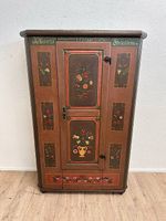 Antiker Biedermeier Bauernschrank mit Bauernmalerei von 1831