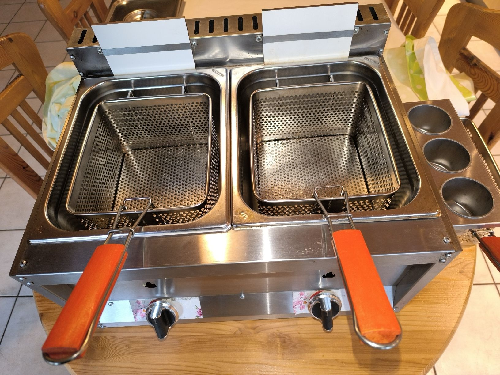 Komplettküchen: Gas Fritteuse mit 2 Brennern  – Gebraucht aus Frutigen von Chenel0815 1