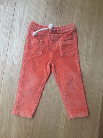 Süsse Cordhose Grösse 98, perfekt für den Herbst!