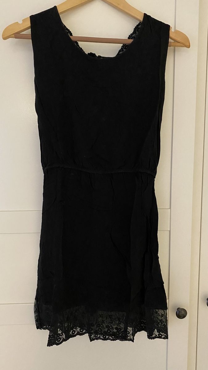 Kleider: Schwarzes Kleid mit Spitze – Gebraucht aus Basel von selinalivia
